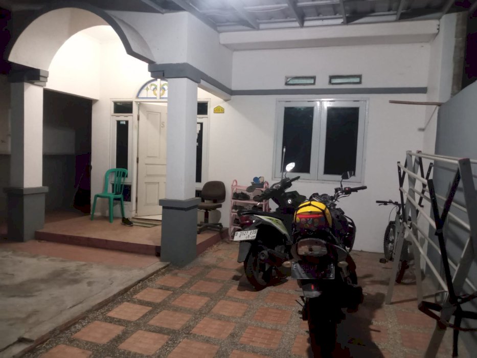 Rumah dijual dalam komplek perumahan jatijajar depok