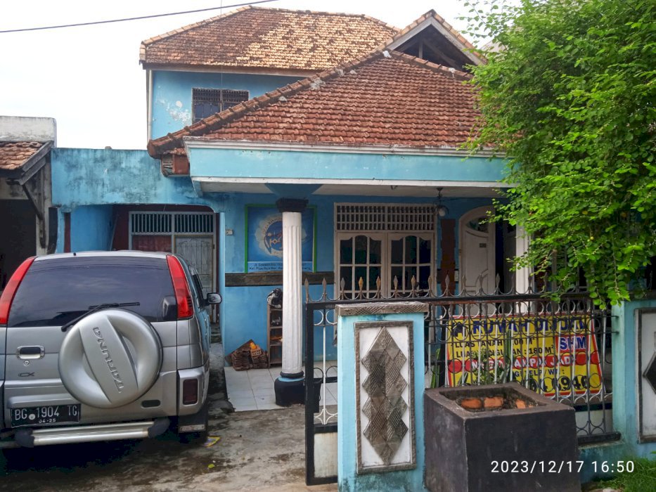 Dijual rumah 2 lantai pinggir jalan