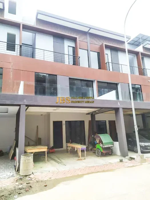 Dijual Villa 3 Tingkat Kondisi Kosong Komplek Givency One Type Prada