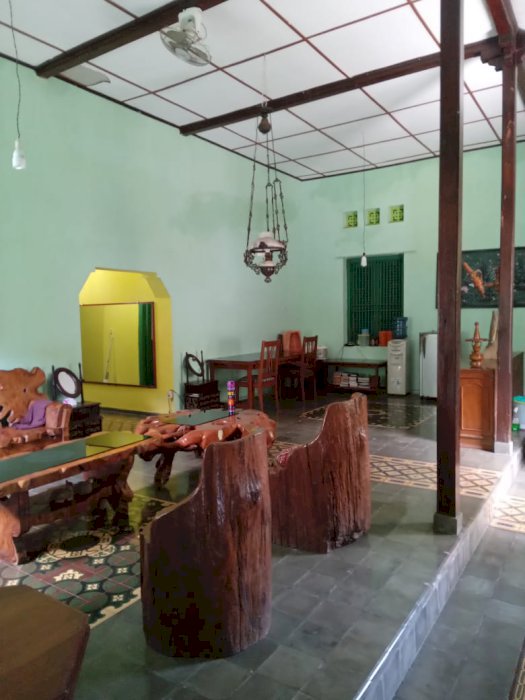 Rumah pedesaan yg asri dengan kebun yg luas