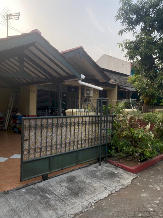 Rumah di Tengah BSD, Bangunan luas dan lokasi strategis