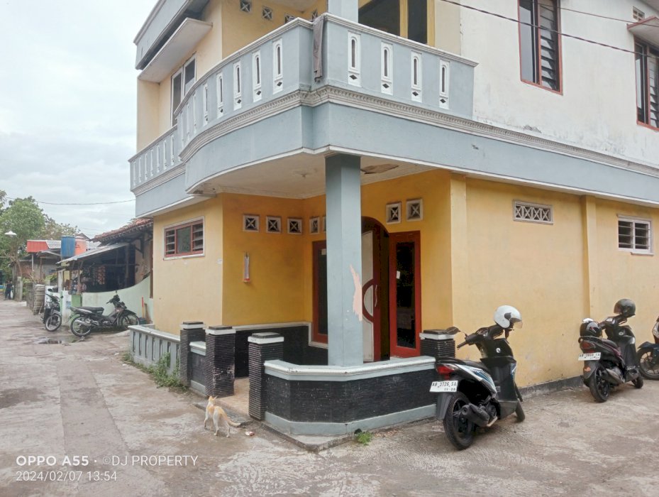 Rumah dua lantai dekat Jl Bantul Kweni