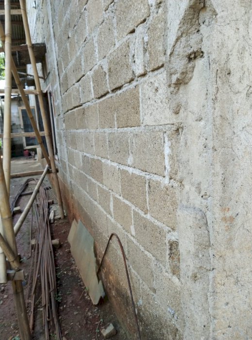 Menjual tanah dan rumah