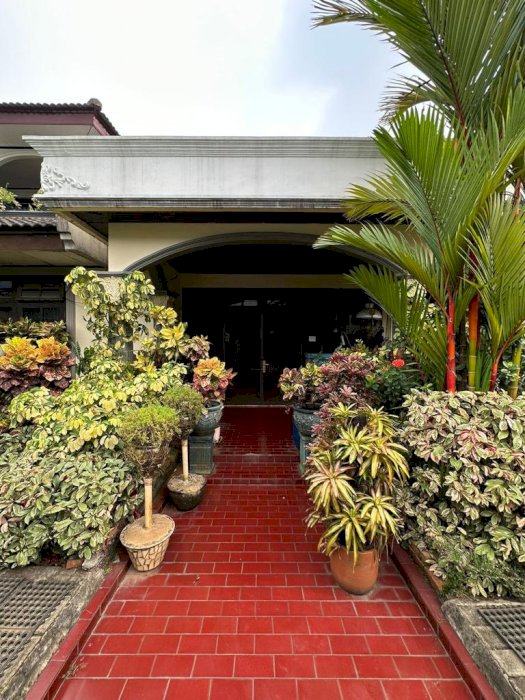 Rumah taman di tengah polusi