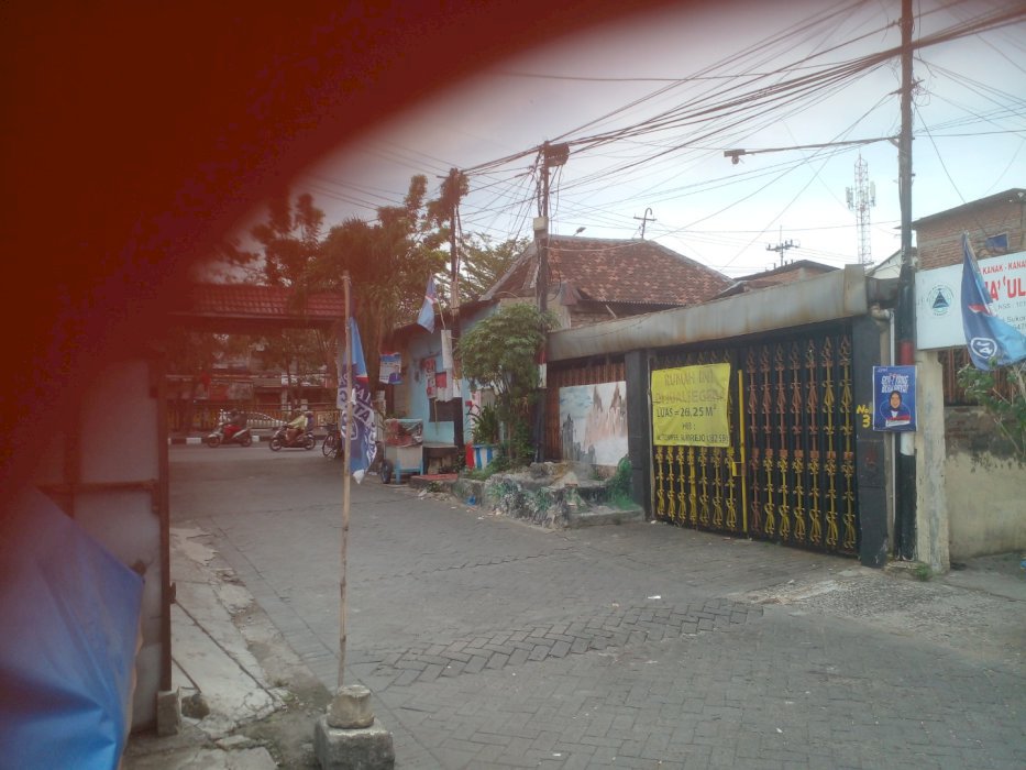 Rumah tepi jln raya sby pusat 300m2