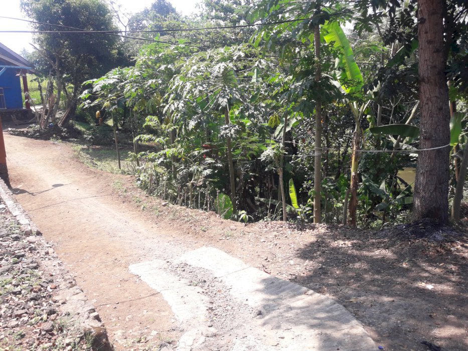Rumah pinggir jalan area rajamandala