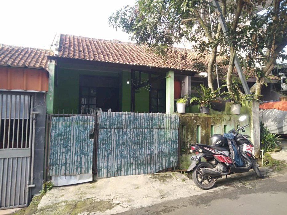 Jual rumah di kawasan perumahan