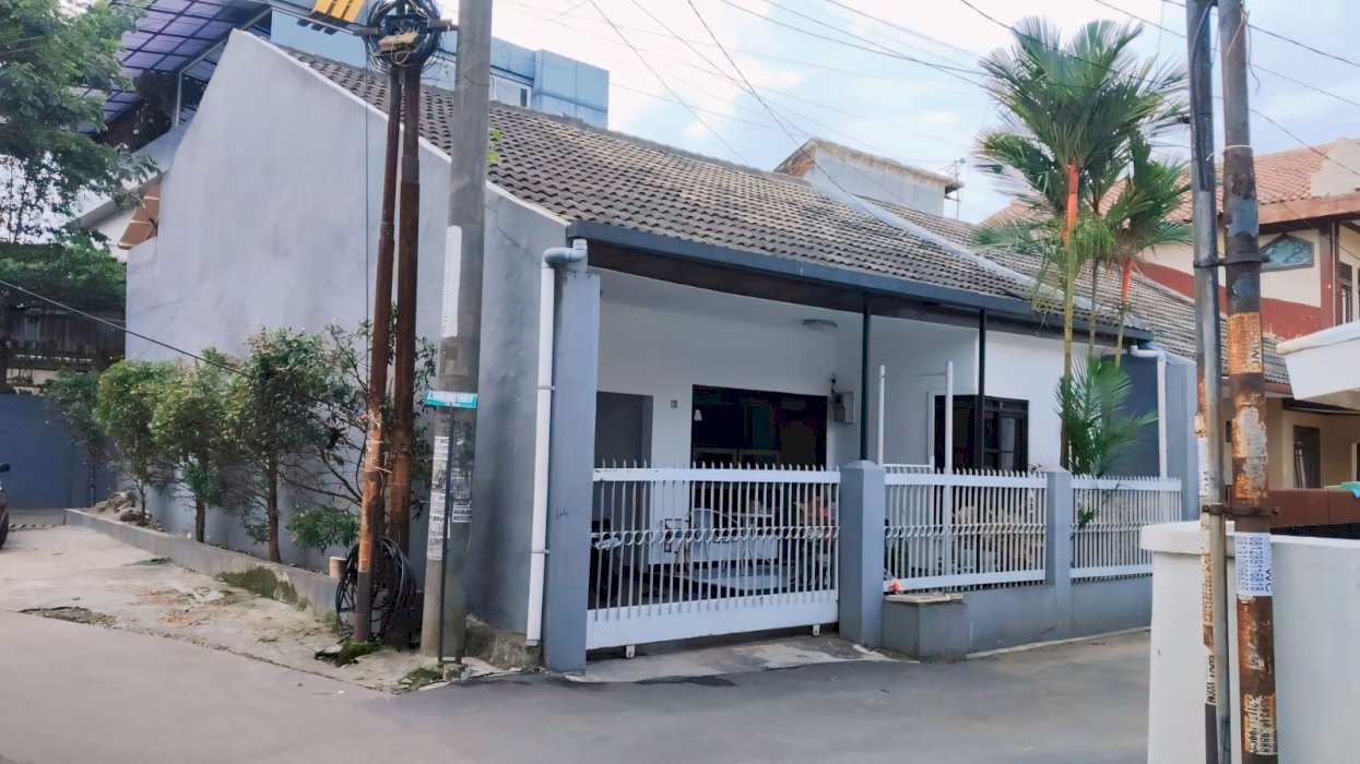 DIJUAL RUMAH RIUNG BANDUNG LOKASI STRATEGIS - HOOK LUAS