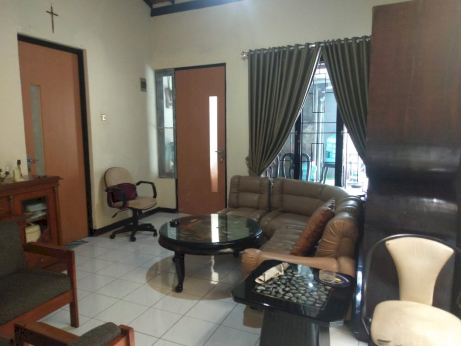 Dijual Rumah Strategis Di Area Sayap Gatot Subroto