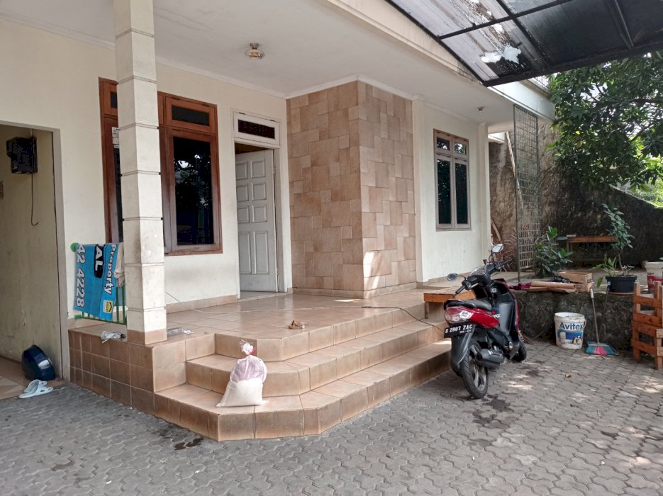 Di jual satu unit rumah buat kost kostsan dekat maranatha babakanjeruk