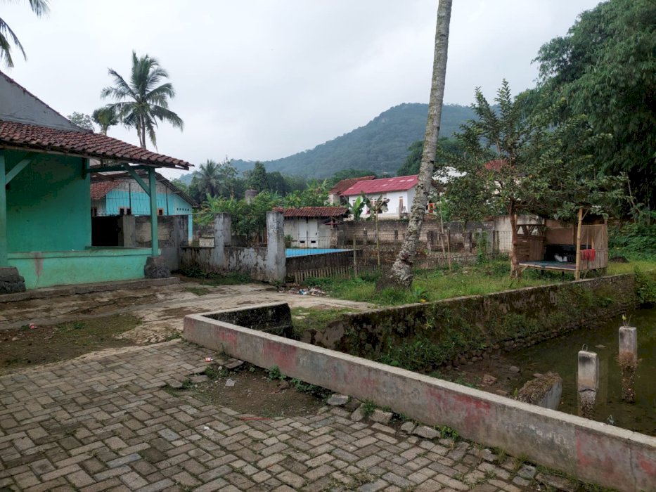 DI JUAL CEPAT TANAH BESERTA BANGUNAN DAN KOLAM