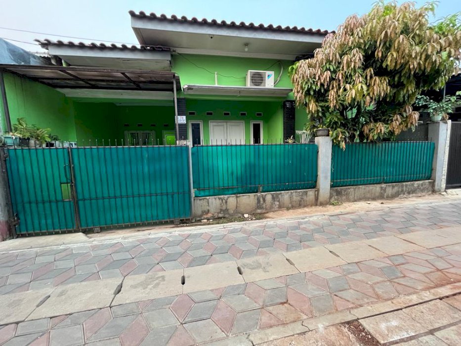 Jual rumah lokasi strategis harga di bawah pasaran