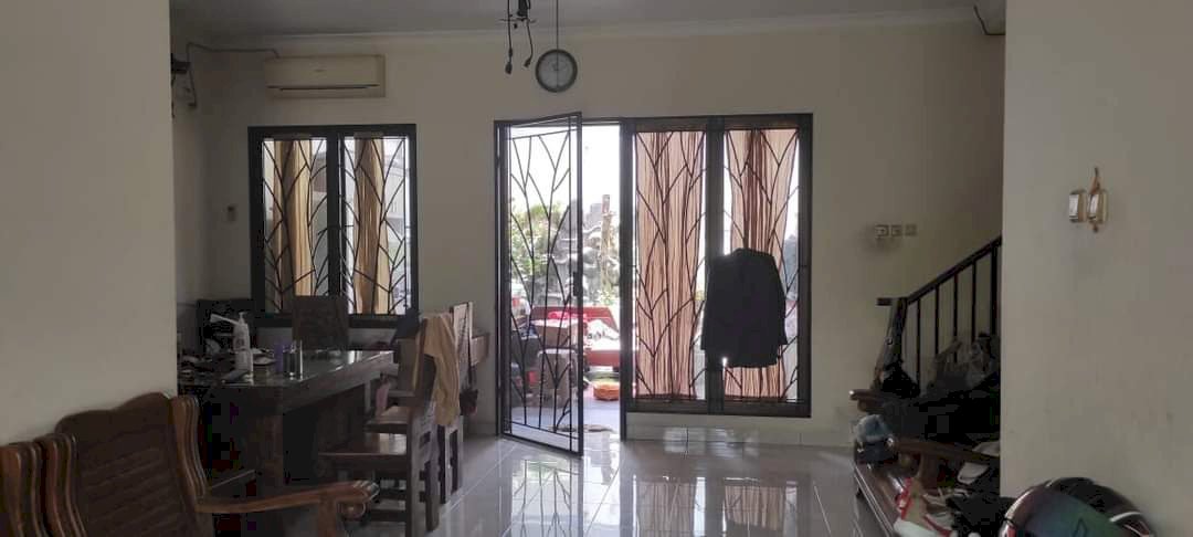Jual Rumah di Cluster Aralia Harapan Indah Bekasi