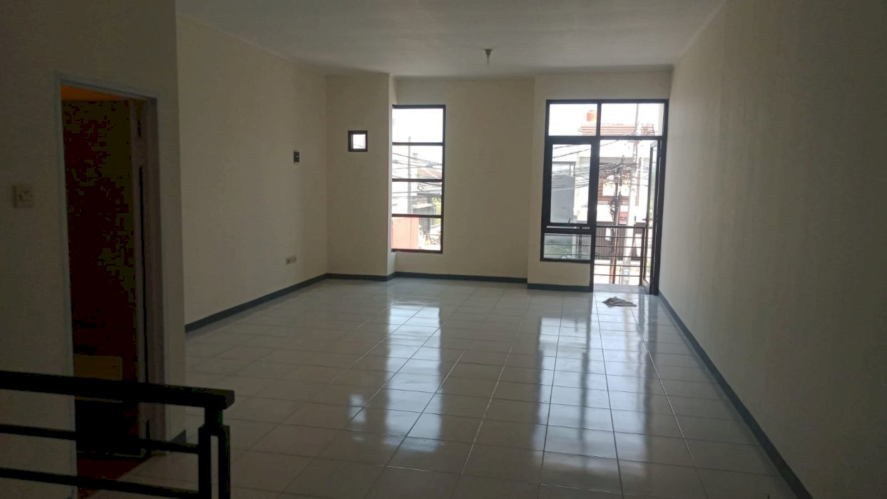 Dijual Ruko Strategis Main Road Area Taman Kopo Katapang
