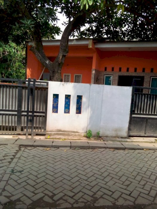 Jual rumah rawatn.garansi .ruang tamu . survai langsung