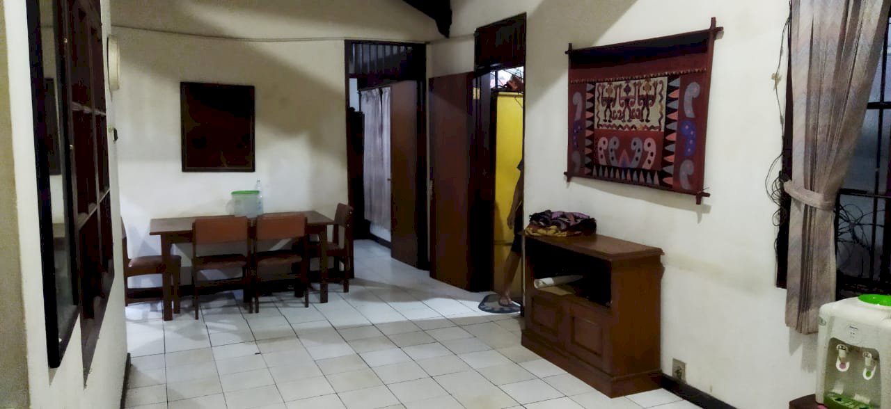 Disewa Rumah 2 Lantai Strategis Area Sayap Cipaganti