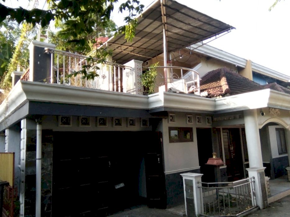 RUMAH DEKAT UAD TERMINAL GIWANGAN