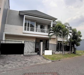 0773-Dijual Rumah 2 lantai di Graha Famili Surabaya LB 450m2 LT 328m2