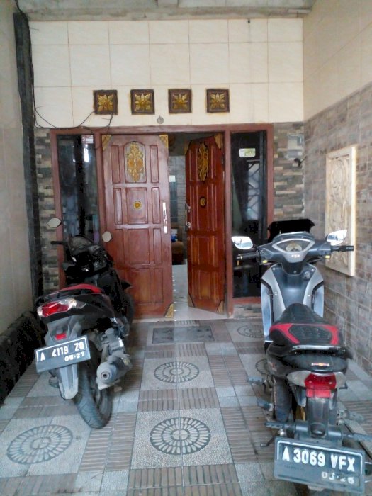 Di jual cepat rumah 2 lantai nempel pom bensin pinggir jalan raya