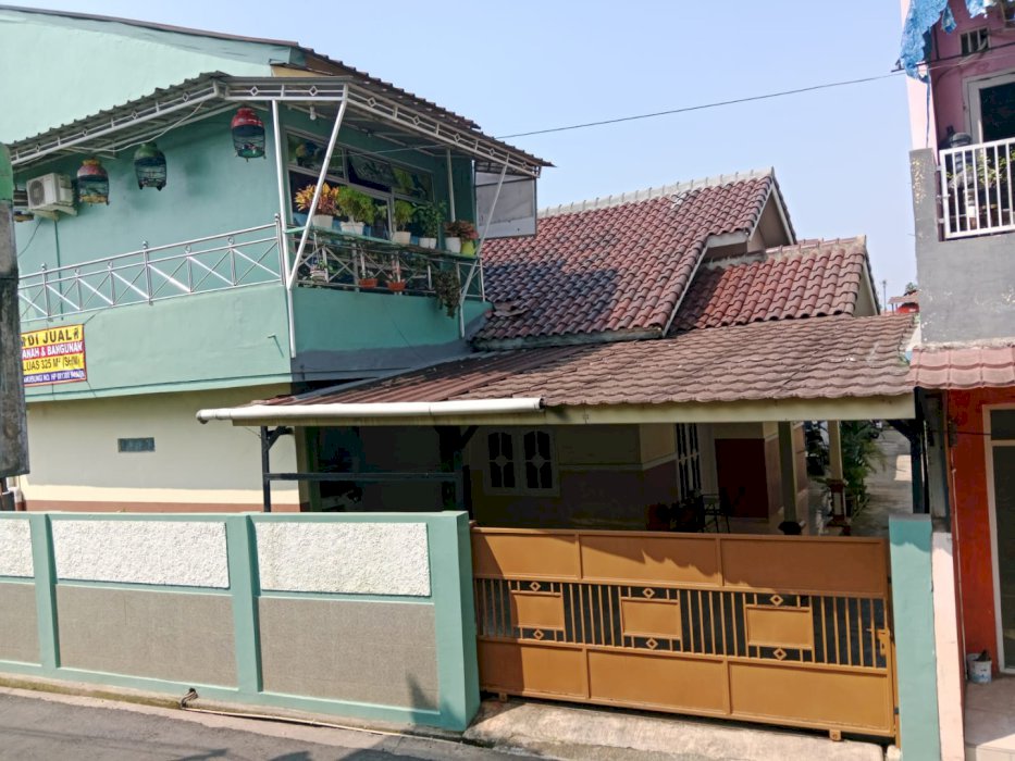 Dijual Rumah 2 Lantai Bonus Kontrakan 3 Pintu