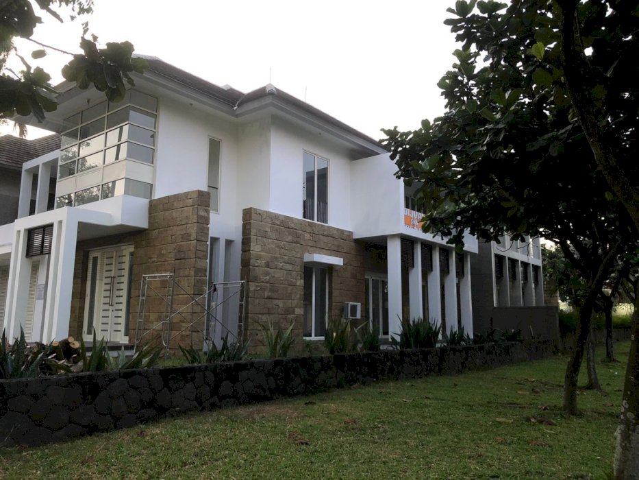 728-Dijual Rumah Diamond HiLL Citraland 2 Lantai SHM Hook 4BR LT 368m2