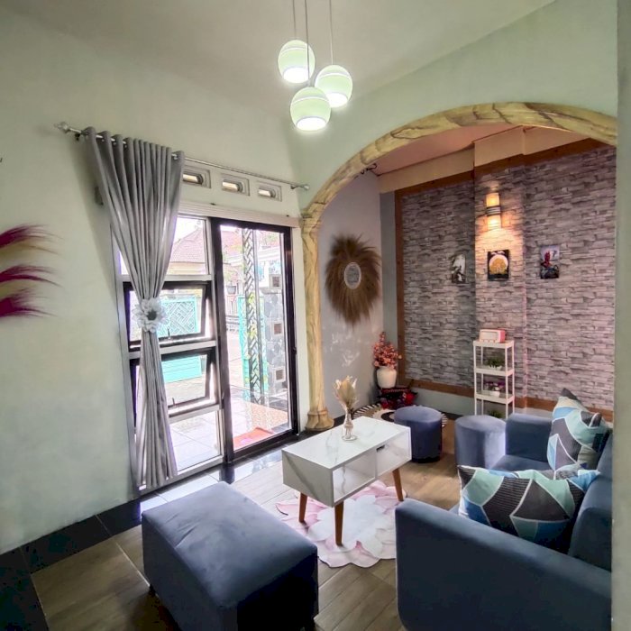 Rumah pinggir jalan akses mobil simpangan dekat SD negeri 2 belung