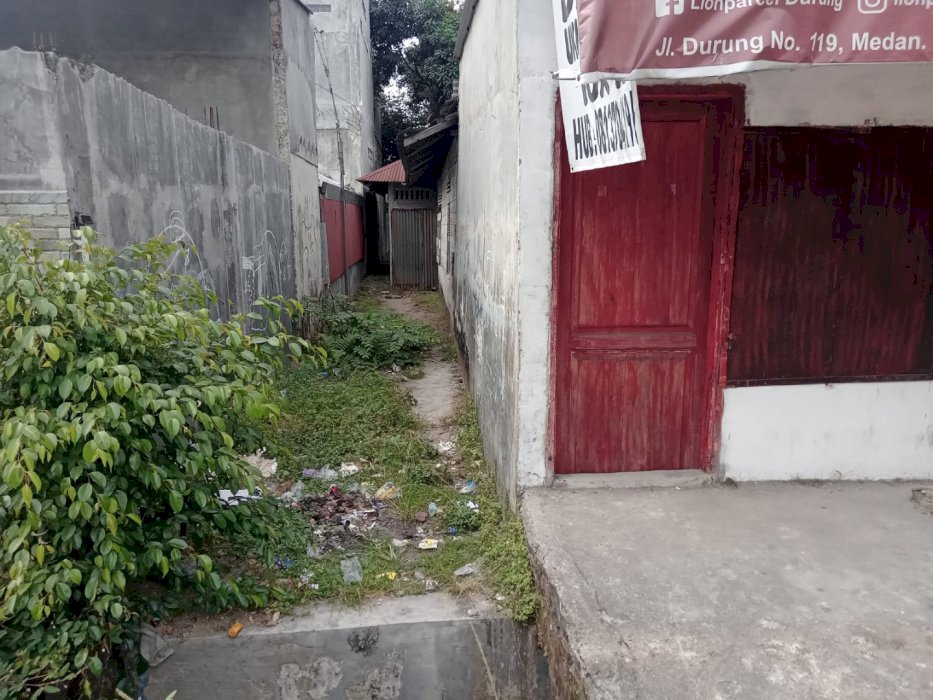 Di jual rumah dengan letak yang sangat strategis dekat perkampusan dll