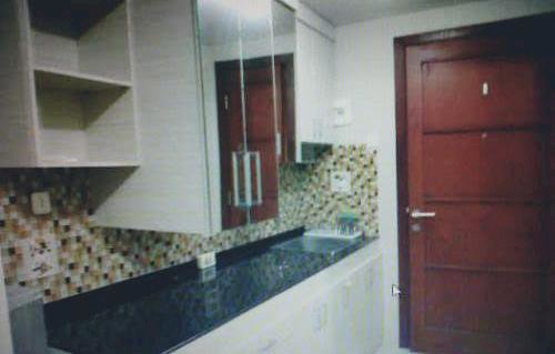 APARTEMEN GREEN PRAMUKA MALL 2 KAMAR FULL FURNISH TAHUNAN