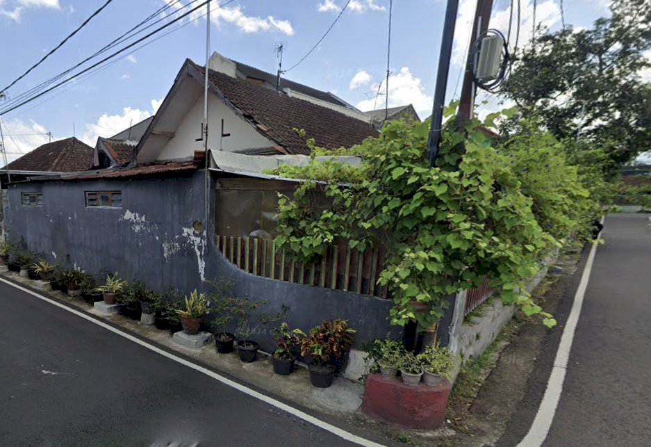 Rumah daerah kalimasada 4 no 4 kota malang SHM akses mobil papasan