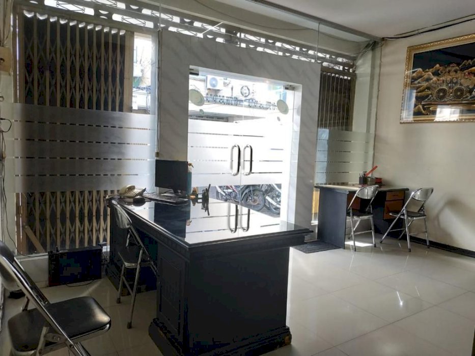 0014 -Disewakan Ruko LB 188m2, 3 lantai di Klampis Mega Indah Surabaya