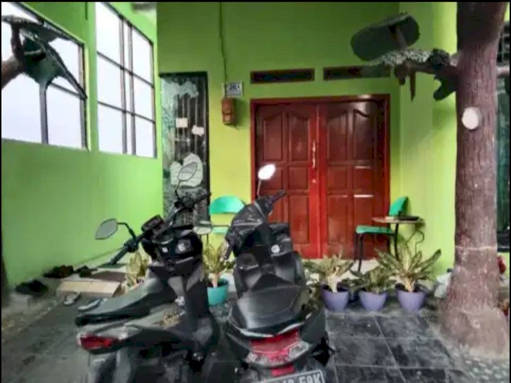 Di jual Rumah 3 lantai + 4 kamar kontrakan