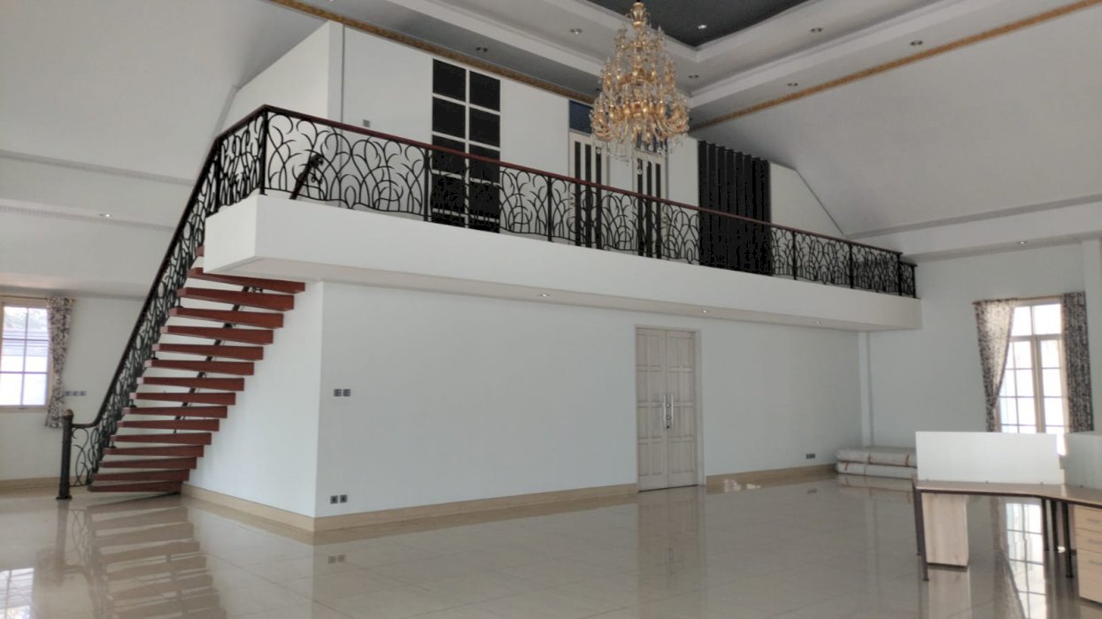 Dijual rumah mewah semi clasic