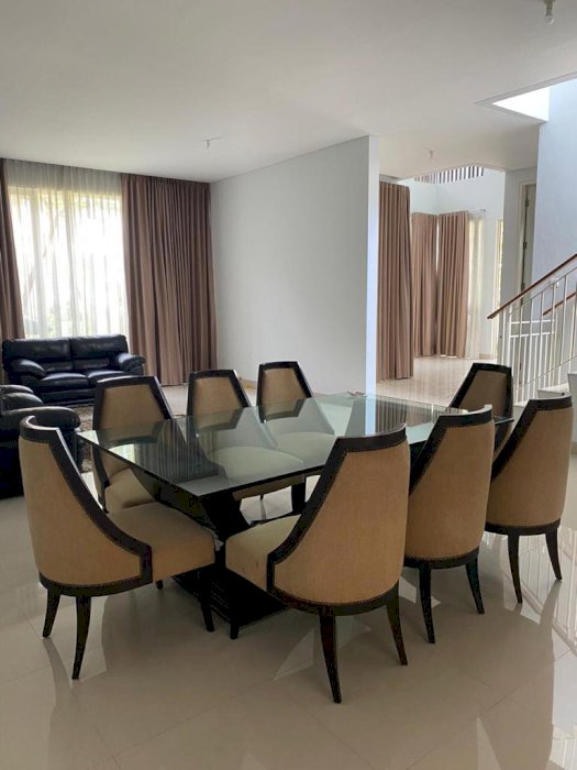 288 - Disewakan Rumah The Mansion Pakuwon Indah 2 Lt LB 330m Hook