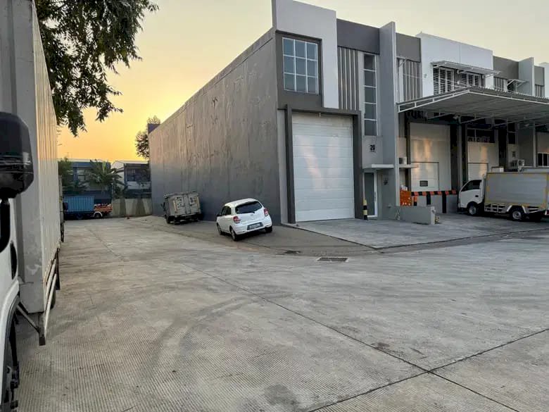 DIJUAL Gudang BRAND NEW di The Store Green Lake City, Tangerang