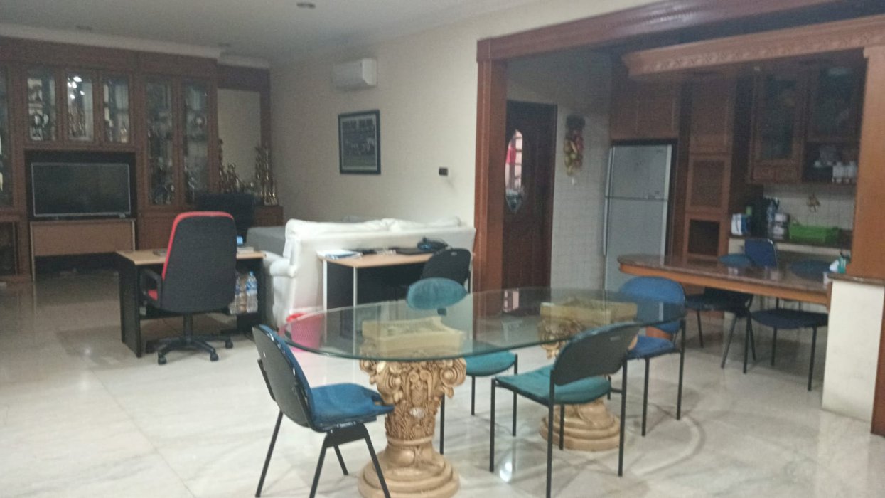 WTS BU rumah jelambar depan taman