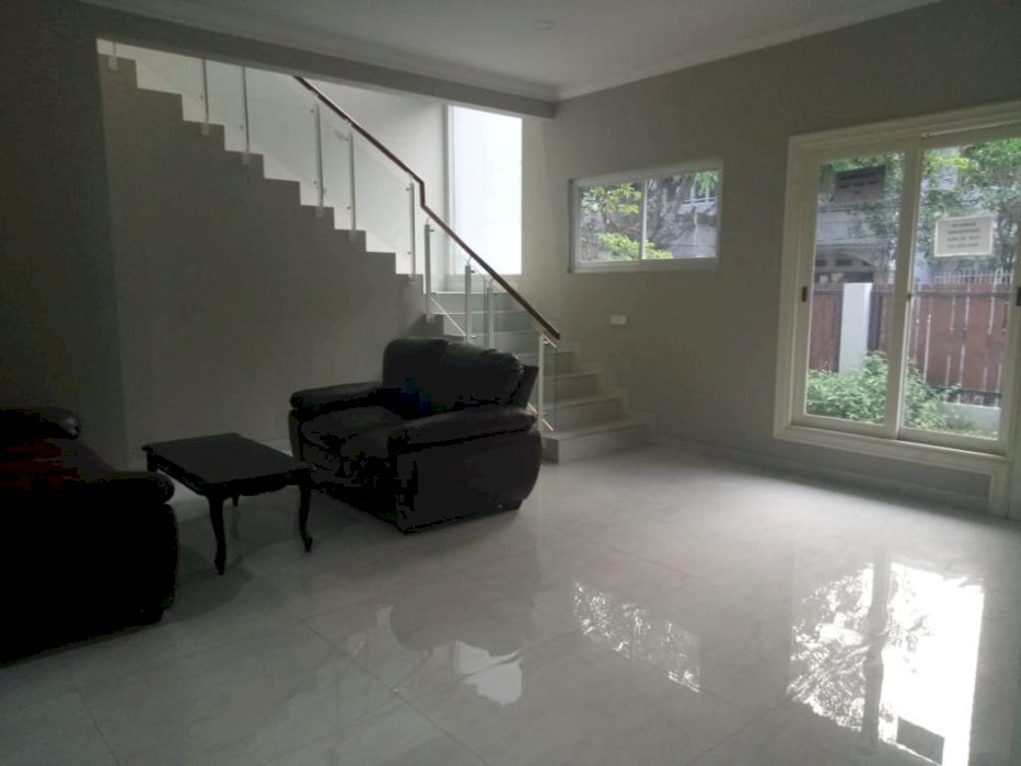 Dijual SEGERA Rumah Hook TERMURAH di Taman Surya