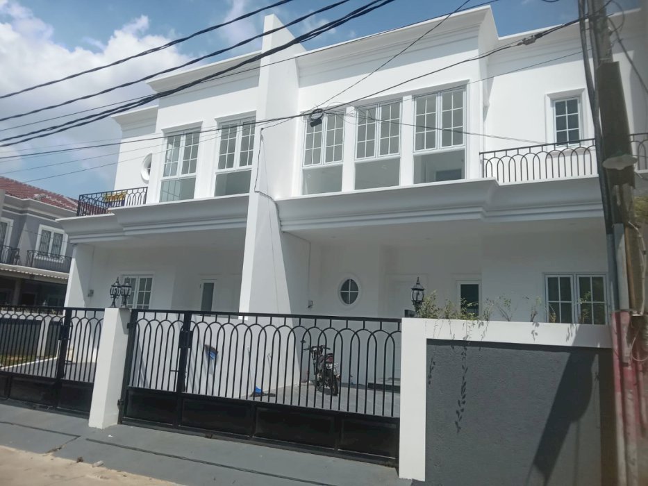 Jual rumah strategis di Bekasi Kota, Jawa Barat