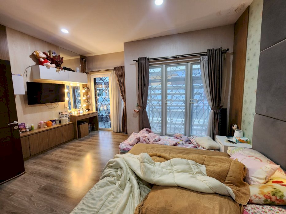 Dijual Villa 2 Tingkat Siap Huni Komplek Givency One Type Versace