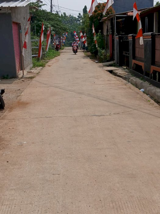 Dijual rumah tingkat di sawangan depok. Pinggir jalan akses mobil.