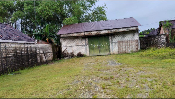 Rumah Kelurahan Ngadiluhur Kec Balen Kab Bojonegoro