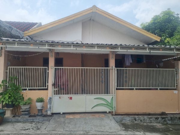 Rumah Palem Pertiwi Blok AE No 11 Kel Palem Watu Menganti Gresik