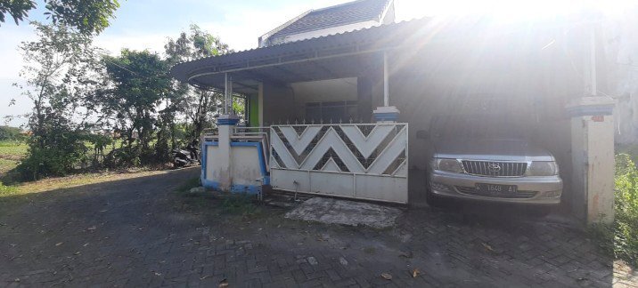 Rumah Kelurahan Menganti Kecamatan Menganti Kabupaten Gresik