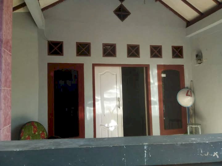 Rumah dan 2 kontrakan