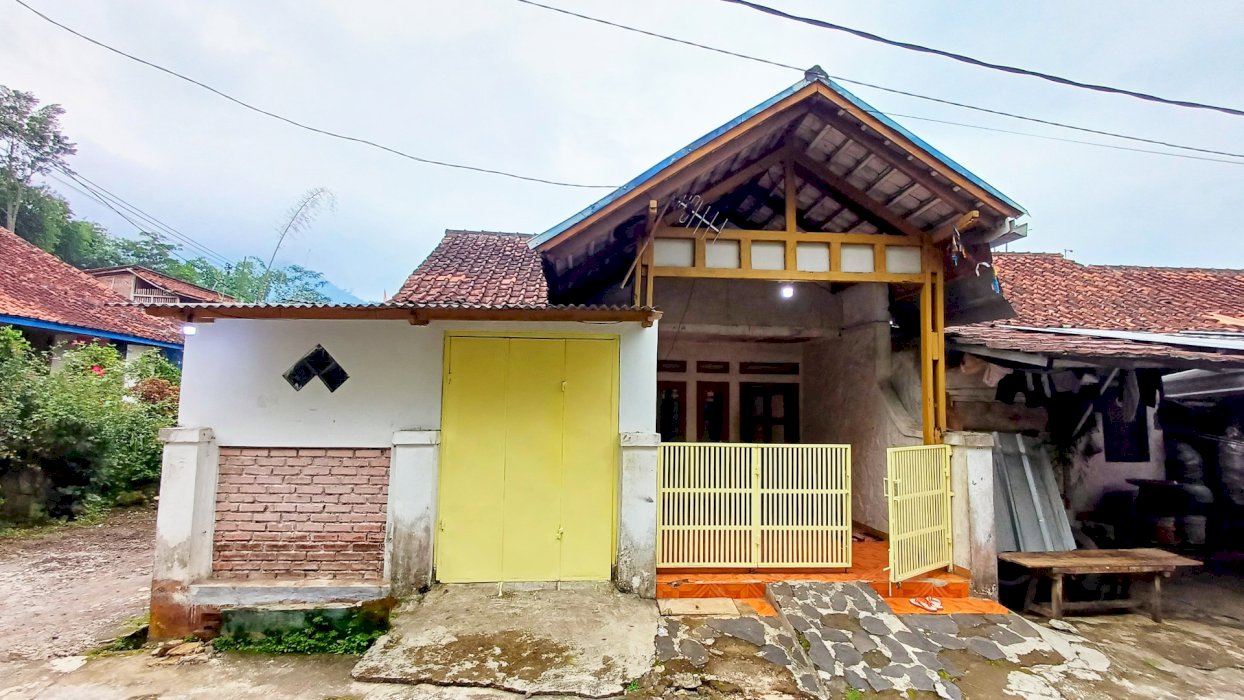 Rumah 5 tumbak di perum pondok paniisan , garut jawa barat