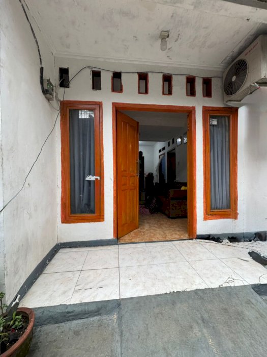Tanah dan 3 Rumah dijual dengan harga terbaik