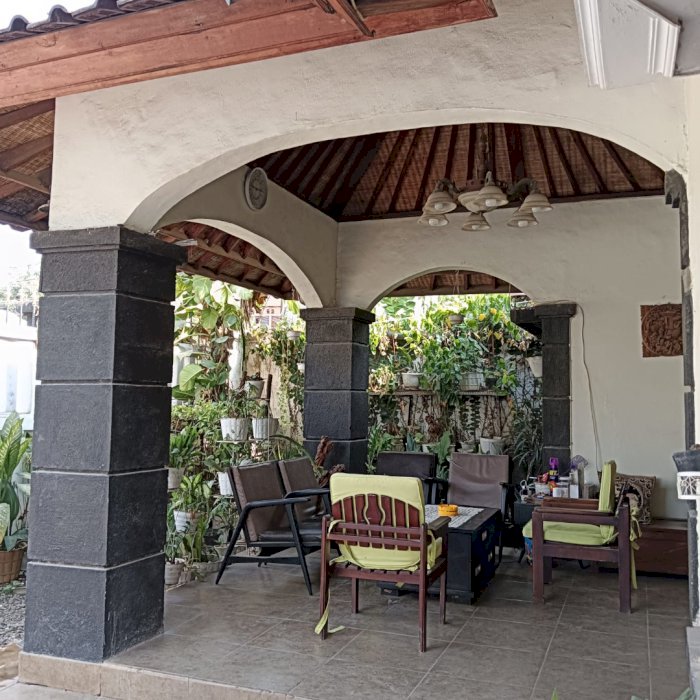 Dijual cepat rumah dengan nuansa etnik strategis Serpong, Tangerang