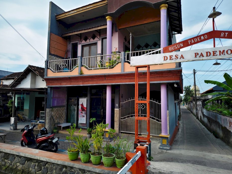 Rumah Kelurahan Pademonegoro Kecamatan Sukodono Sidoarjo