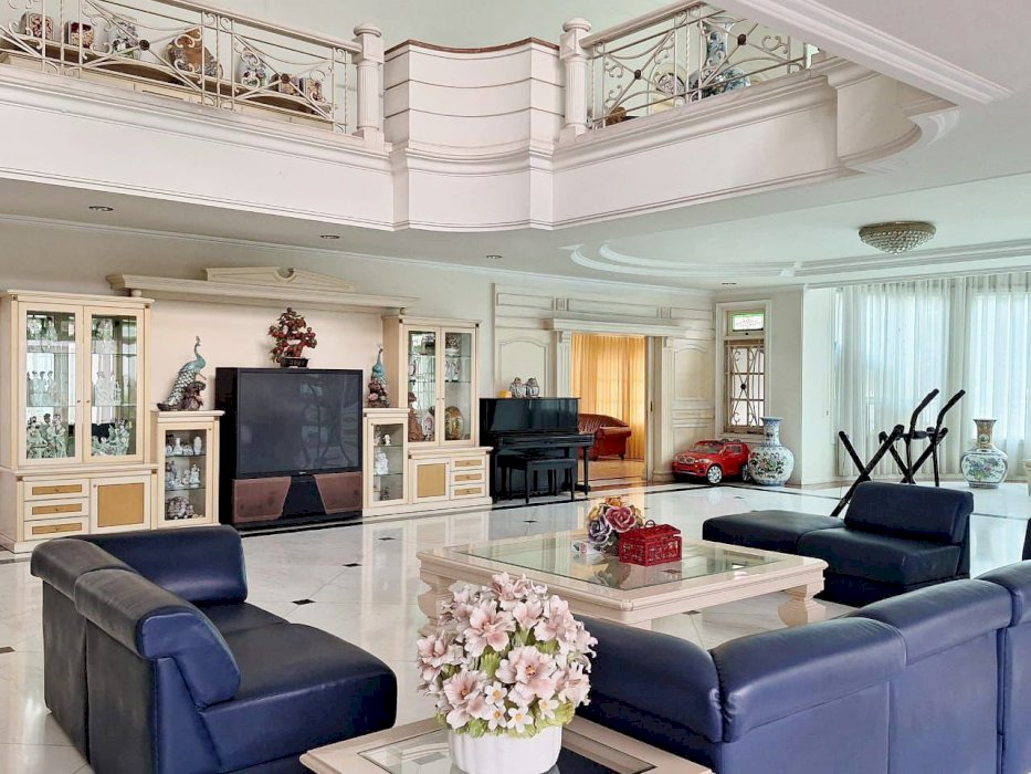 Dijual Rumah Cantik!! di Bintang Diponggo Dukuh Kupang Surabaya