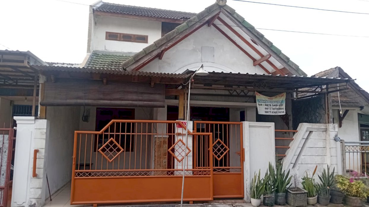 Kontrakan Tahunan Rumah 2 lantai, Siap Huni di Sidoarjo