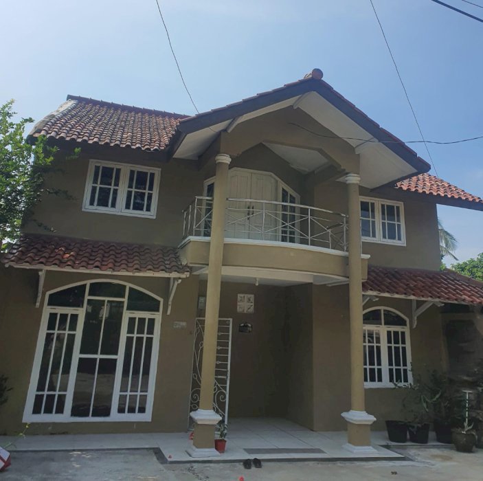 DiSEWAKAN 1 unit rumah 2 Lantai Pinggir jalan PROVINSI